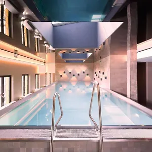 4* Отель Adina